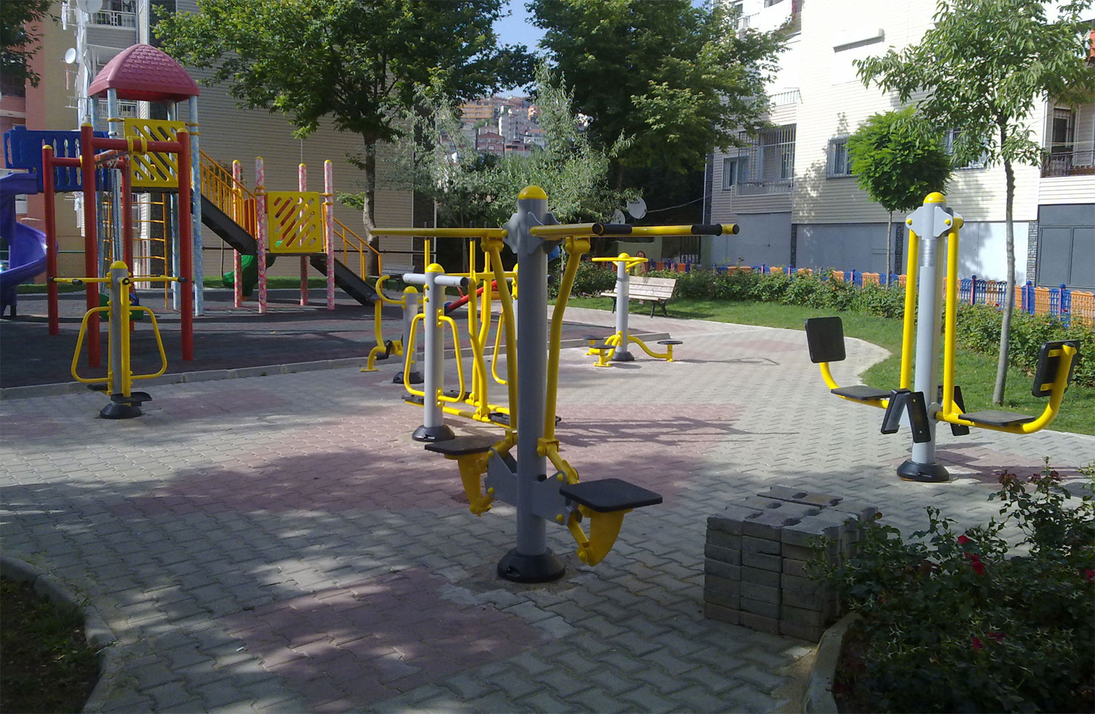 Maltepe belediyesi açık alan park  spor aletleri